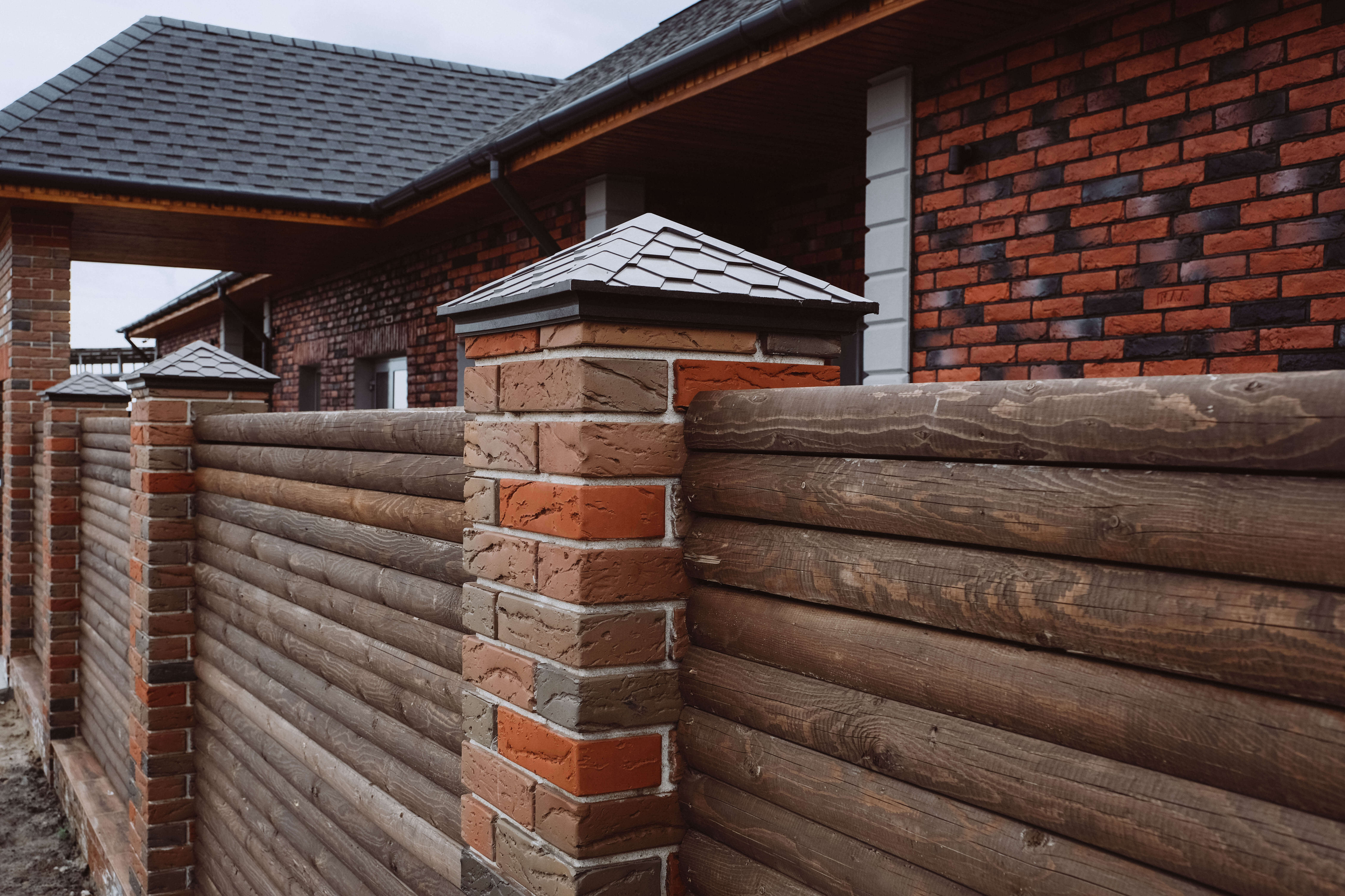 Колпак Zking Эверест Коричневый на столб 1.5х1.5 кирпича (390х390мм) в Кургане фото